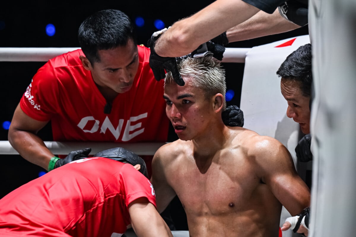 Superbon advises Johan Ghazali between the rounds at The Inner Circle 35