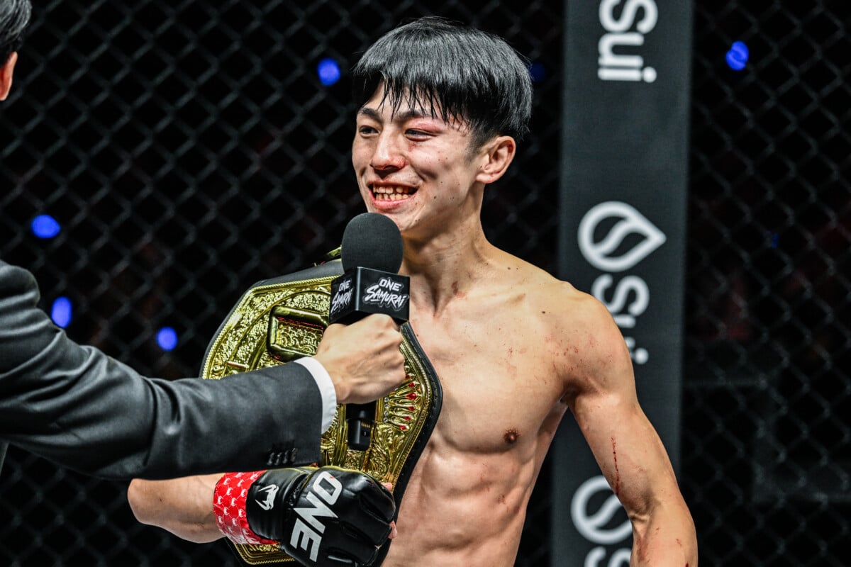 Nadaka celebrates his World Title win over Rifdean Masdor at ONE SAMURAI 4.