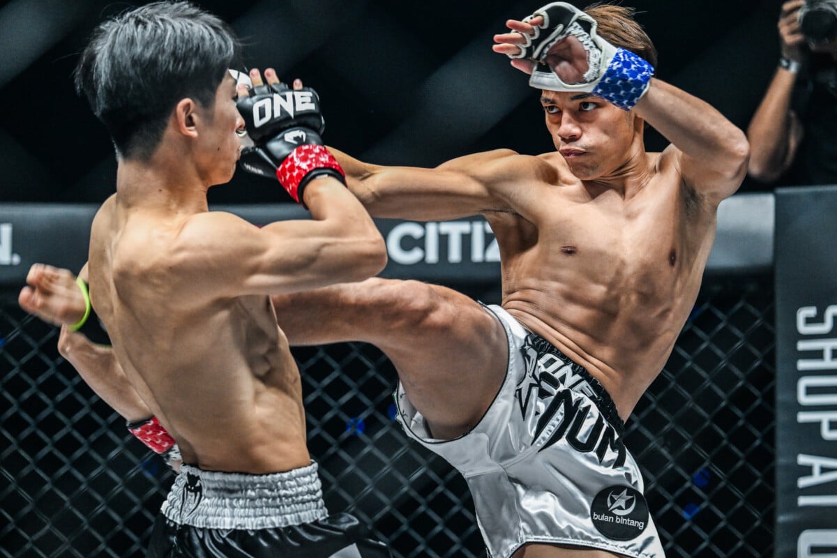 Rifdean Masdor lands a middle kick on Nadaka at ONE SAMURAI 4