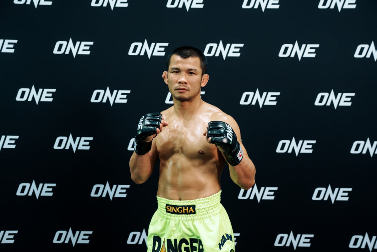 Nong O Hama poses of the media at The Inner Circle 38 Open Workout