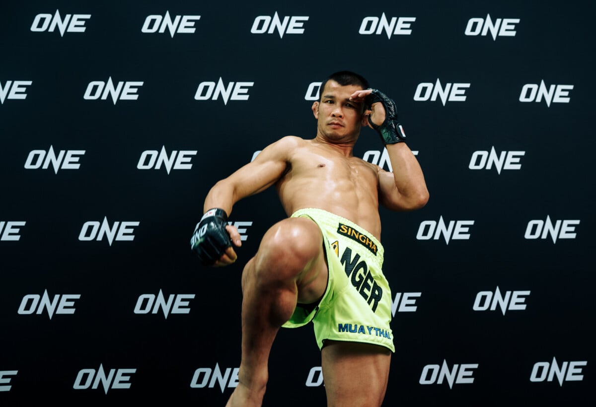 Nong O Hama poses of the media at The Inner Circle 38 Open Workout