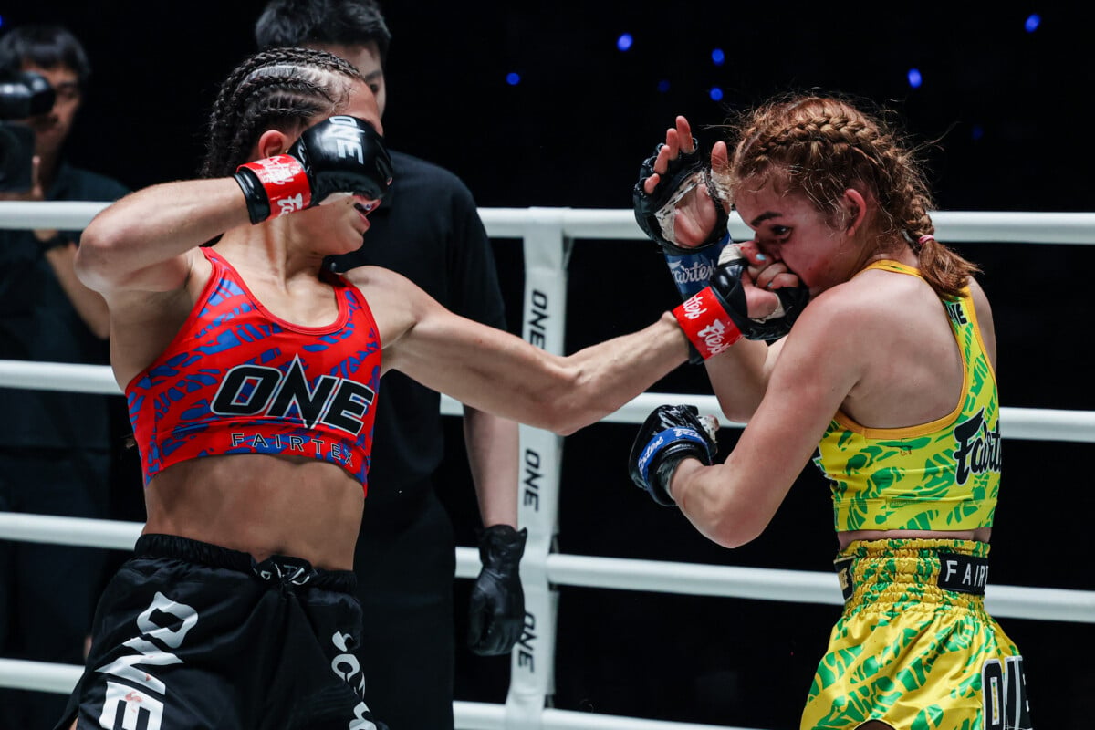 Olivia Bahsous lands a crushing left hand on Malia Weaver at The Inner Circle 35