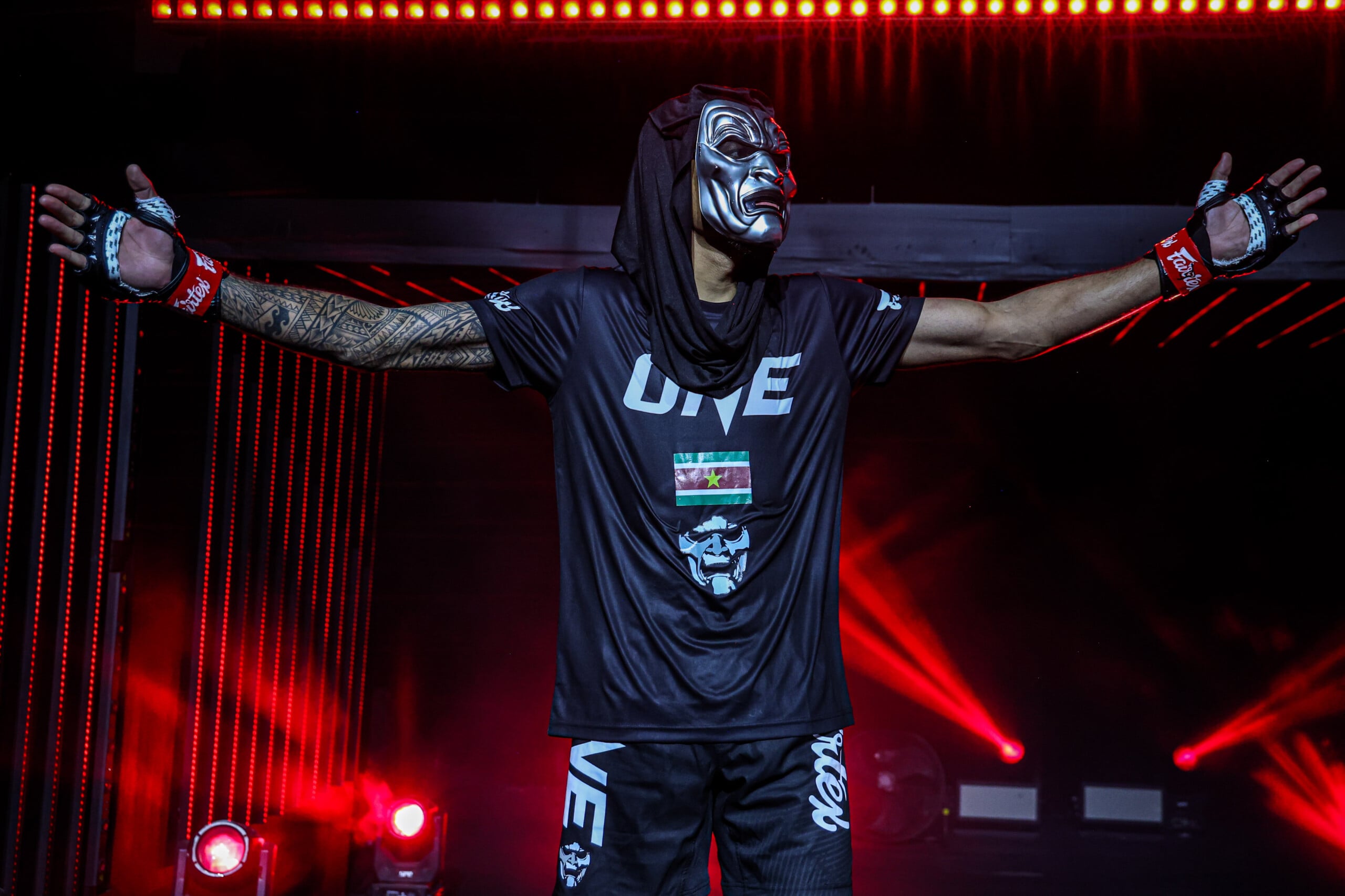 Regian Eersel makes his walk before the action begins at The Inner Circle 33.