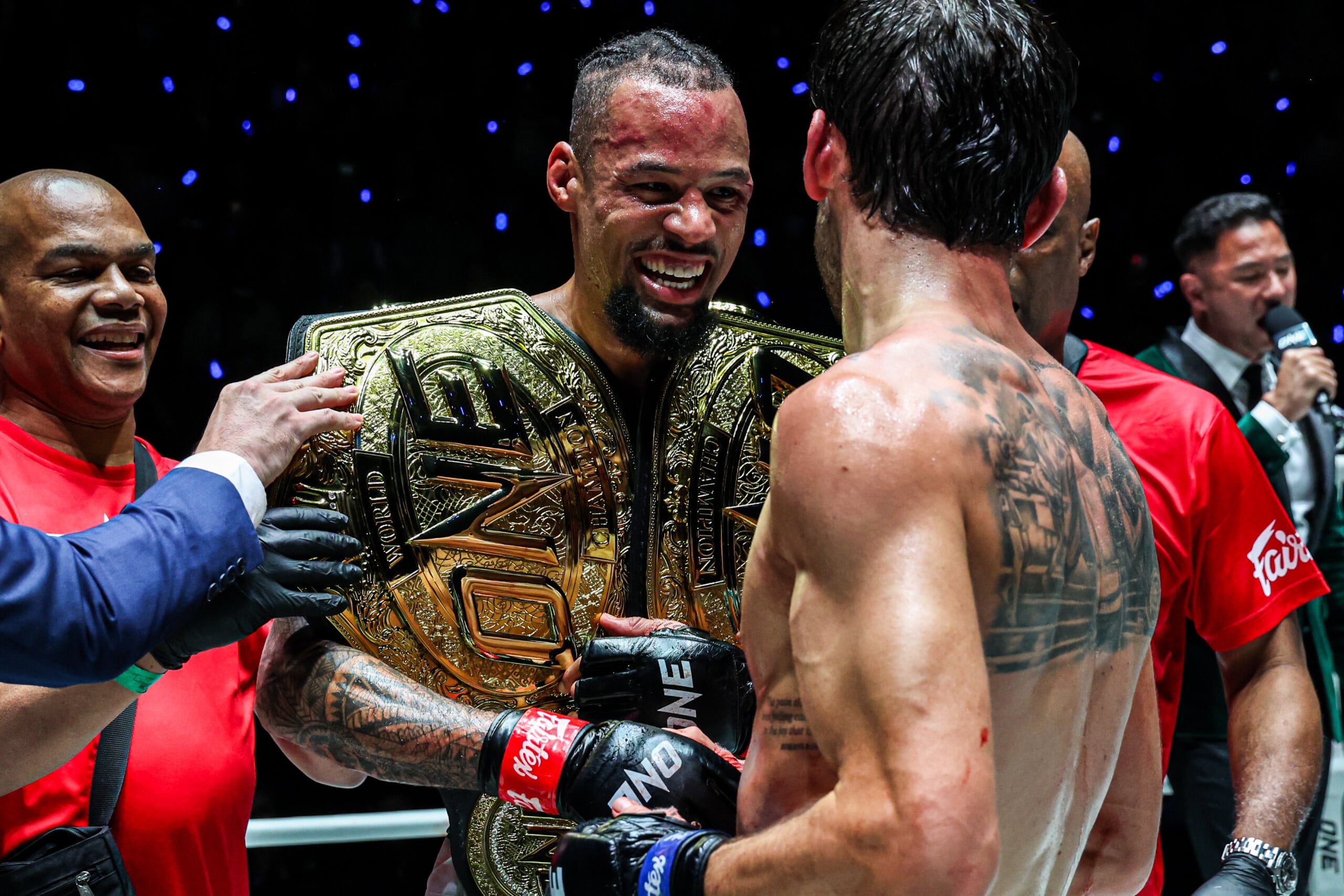 Regian Eersel celebrates after defeating George Jarvis at The Inner Circle 33