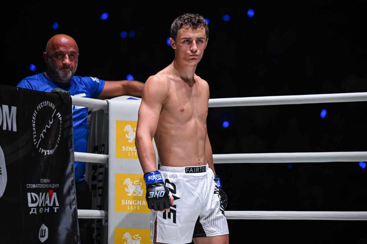 Rustam Yunusov moments before his fight with Suriyanlek Por Yenying at The