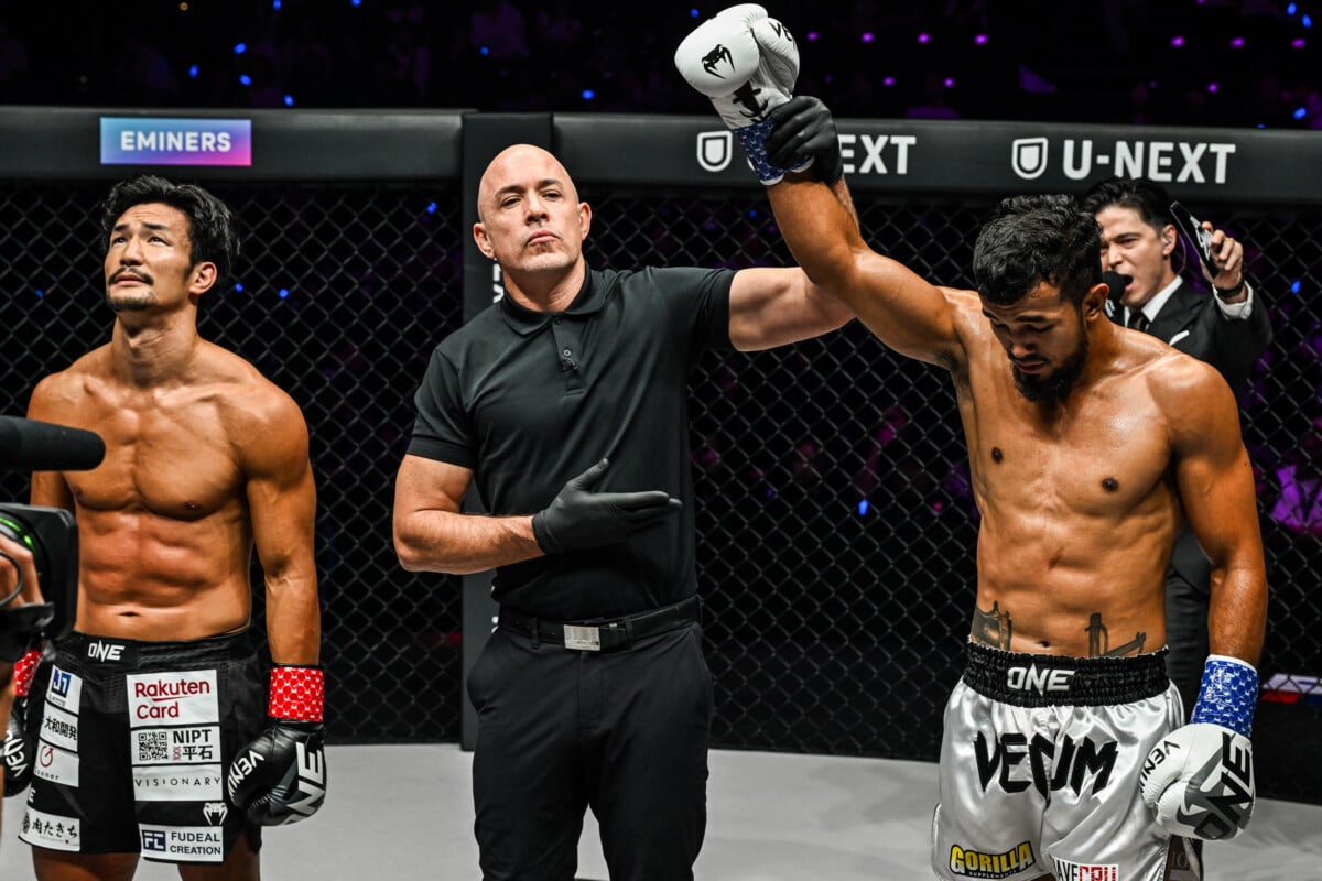 Sinsamut Klinmee gets his hand raised at ONE SAMURAI 4.