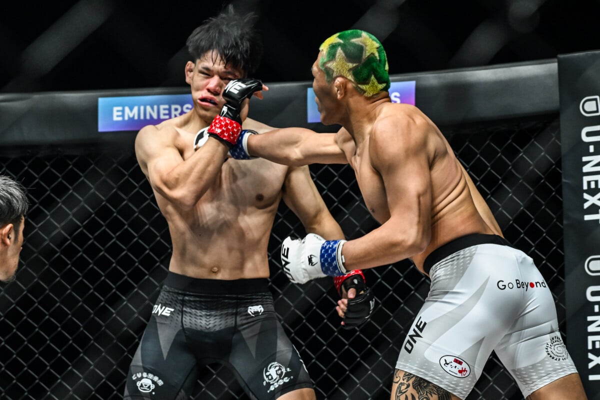 Kota Abe lands a right hand on Shozo Isojima at ONE SAMURAI 4.