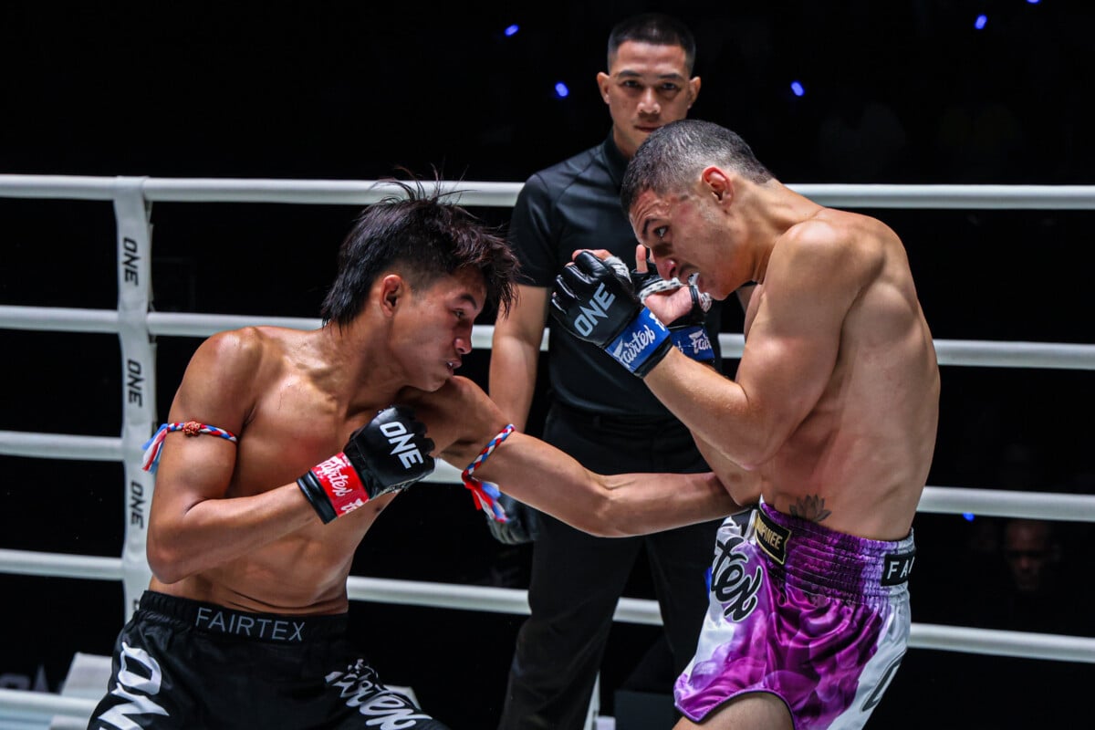 Sitthichai hits Arthur Evan with a body shot at ONE Friday Fights 176.