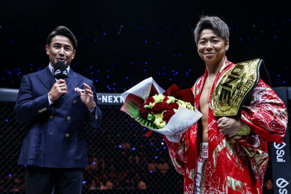 Takeru Segawa receives flowers from Japanese kickboxing legend Masato at ONE SAMURAI 4