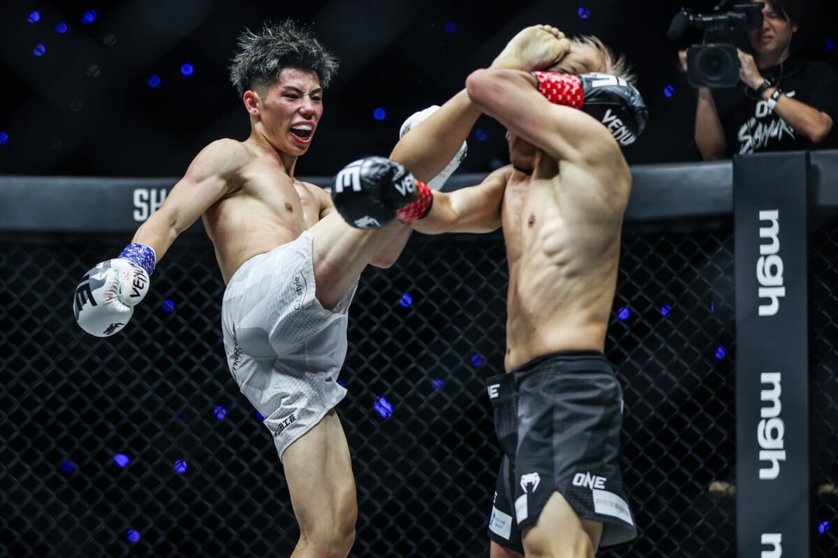 Shoma Okumura lands a high kick on Toki Tamaru at ONE SAMURAI 4.