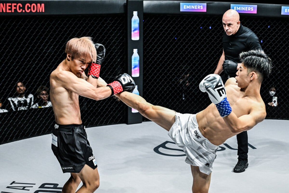 Shoma Okumura lands a kick on Toki Tamaru at ONE SAMURAI 4.