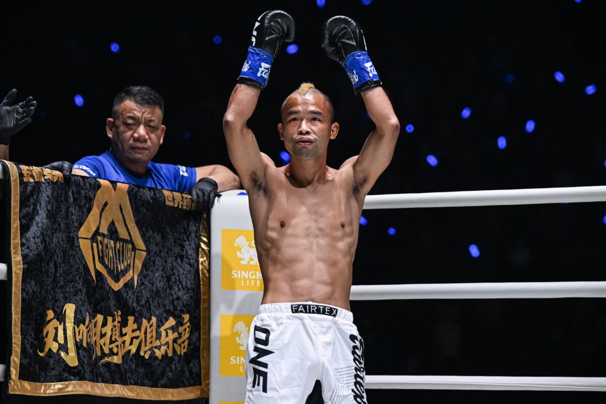 Wang Junguang readies himself to fight Prajanchai Pongsuphan PK at The Inner Circle 35