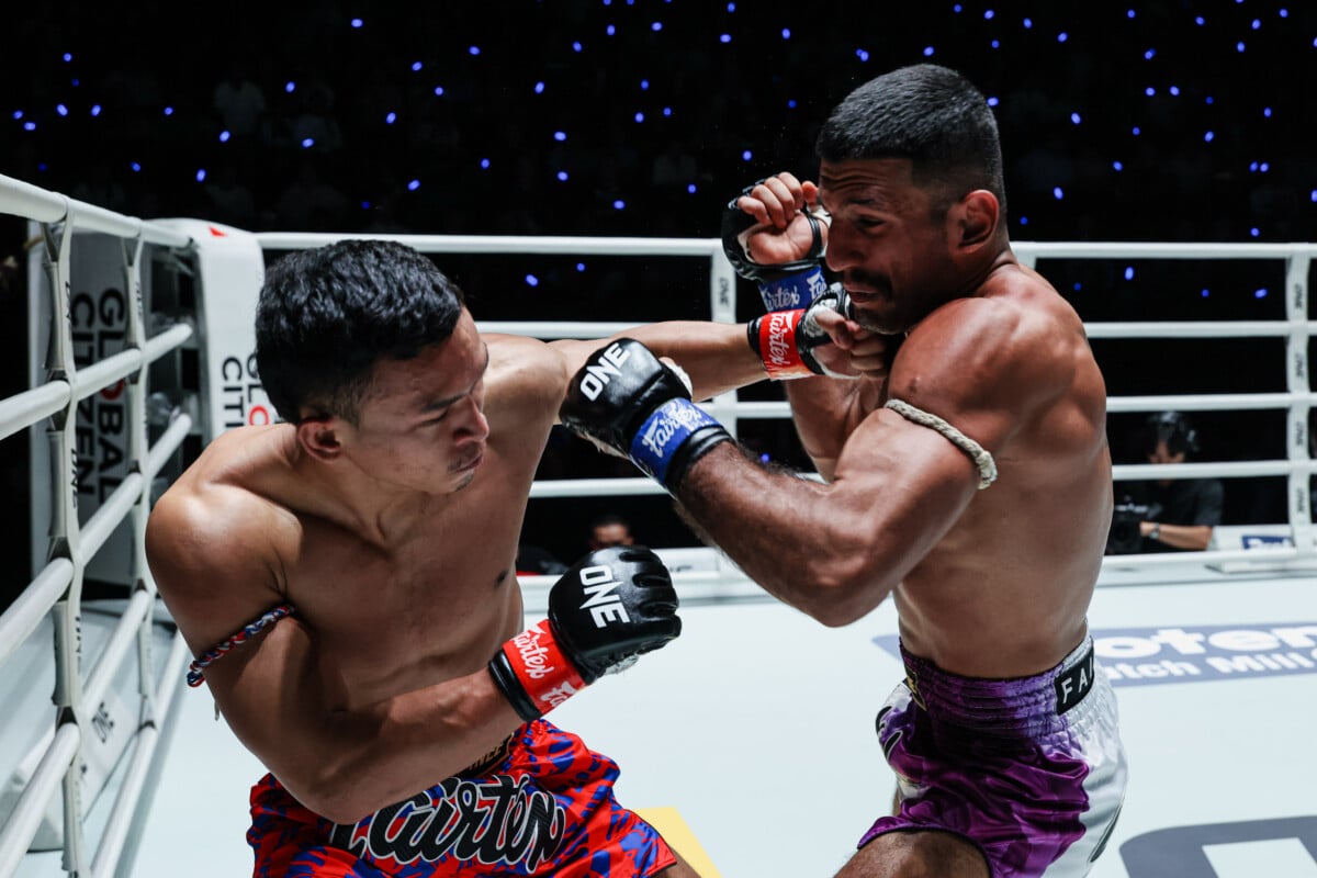 Yodthewin Siaarmkrohpetfarm fires a left hook on Arman Moradi at The Inner Circle 34