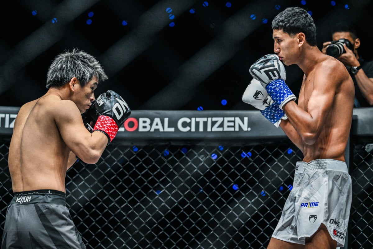 Yuki Yoza and Nabil Anane in action at ONE SAMURAI 4.