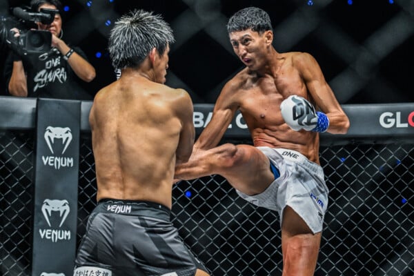 Nabil Anane throws a kick at Yuki Yoza at ONE SAMURAI 4.