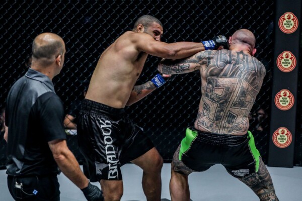 Anderson Silva DC 5918 600x400