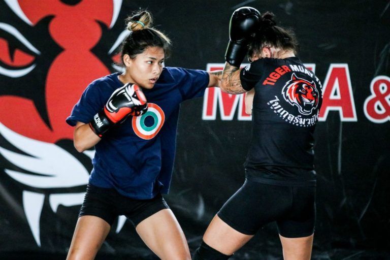 Asha Roka trains for her bout with Stamp Fairtex at ONE DREAMS OF GOLD C2pMfHD 768x512