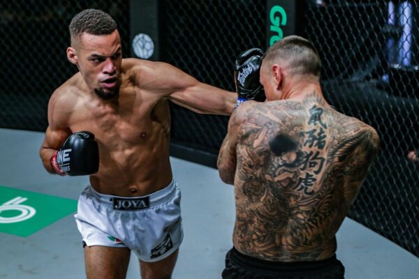 Dutch kickboxer Regian Eersel defeats Nieky Holzken at ONE DAWN OF VALOR