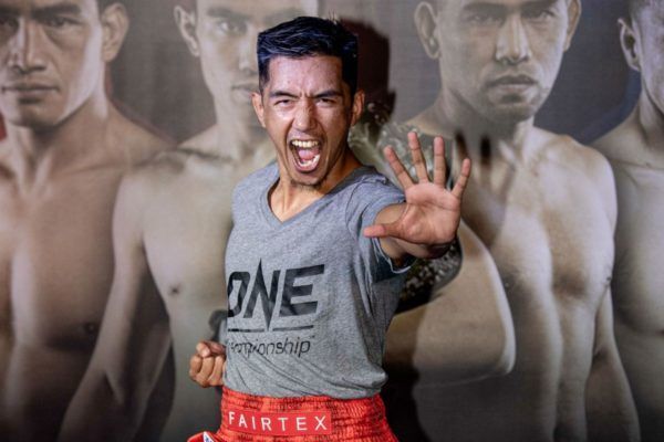 Geje Eustaquio at the ONE MASTERS OF FATE Open WorkoutBBB_1231 600x400