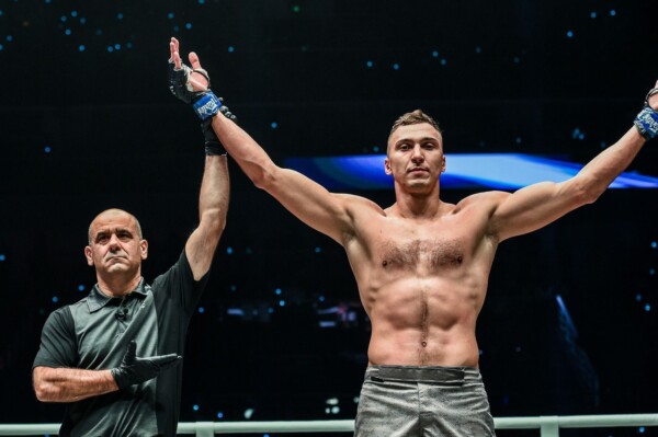 Roman Kryklia defeats Tarik Khbabez at ONE AGE OF DRAGONS YK 7814 600x399