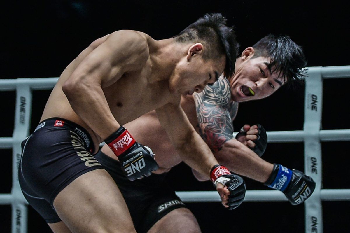Mongolian knockout artist Shinechagtga Zoltsetseg swings at Chinese star Ma Jia Web
