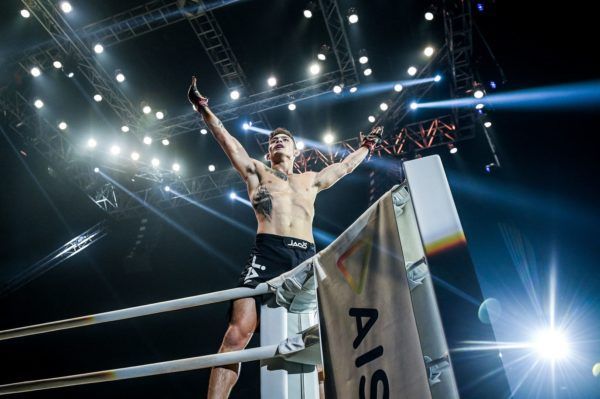 Thanh Le defeats Ryogo Takahashi at ONE A NEW TOMORROW YK 6969 600x399