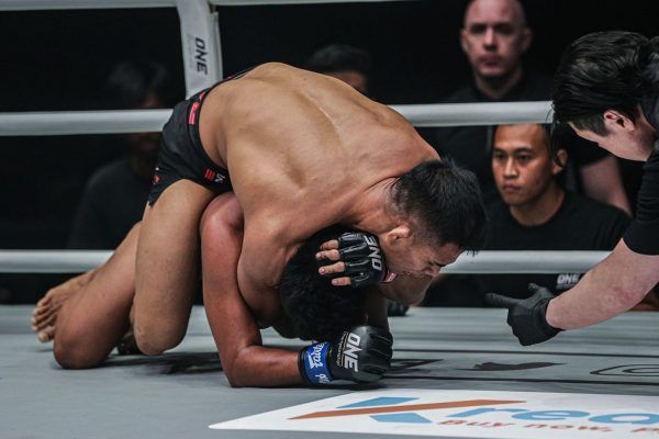 Eko Roni Saputra defeats Khon Sichan ONE WARRIORS CODE DC 1856 600x400
