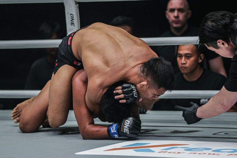 Eko Roni Saputra defeats Khon Sichan ONE WARRIORS CODE DC 1856 768x512