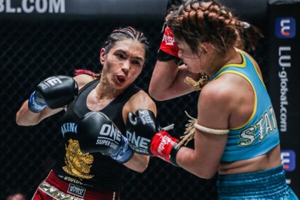 Janet Todd defeats Stamp Fairtex ONE KING OF THE JUNGLE DC DUX_2588 600x400