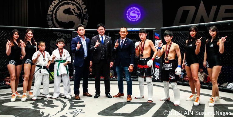 中央3名（左：新空手 久保坂左近代表、中央：ONE日本支社秦“アンディ”英之代表、左：修斗 佐藤ルミナ理事長）