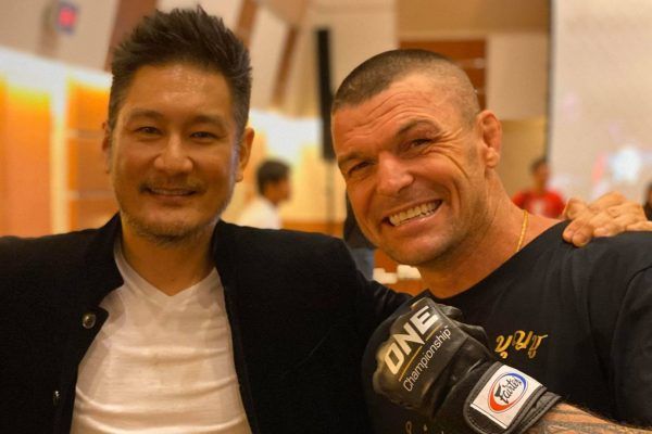 John Wayne Parr signing 600x400