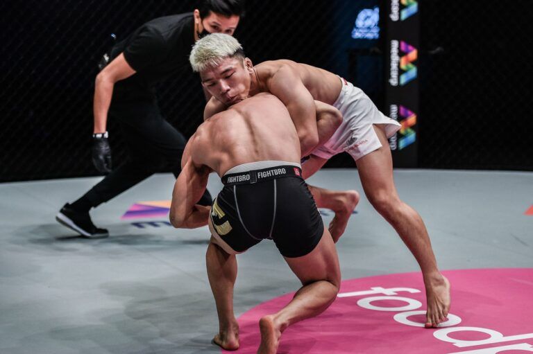 Ryuto Sawada Miao Li Tao mixed martial arts 1920X1278 9 768x511