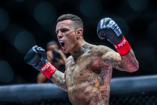 Nieky Holzken Elliot Compton ONE BIG BANG II 1920X1280 21 600x400