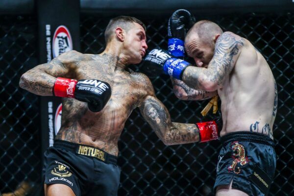 Nieky Holzken Elliot Compton ONE BIG BANG II 1920X1280 23 600x400