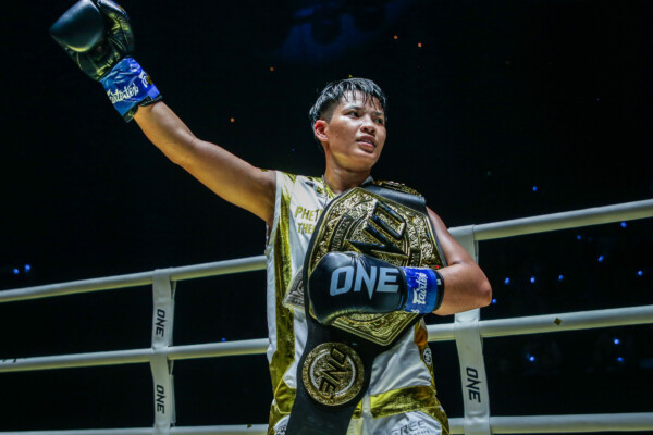 Janet Todd Phetjeeja Lukjaoporongtom ONE Fight Night 20 15 1