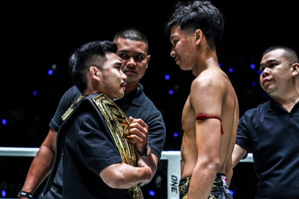 Aliff Sor Dechapan faces off with Prajanchai Pongsuphan PK in the middle of the ONE Championship ring.