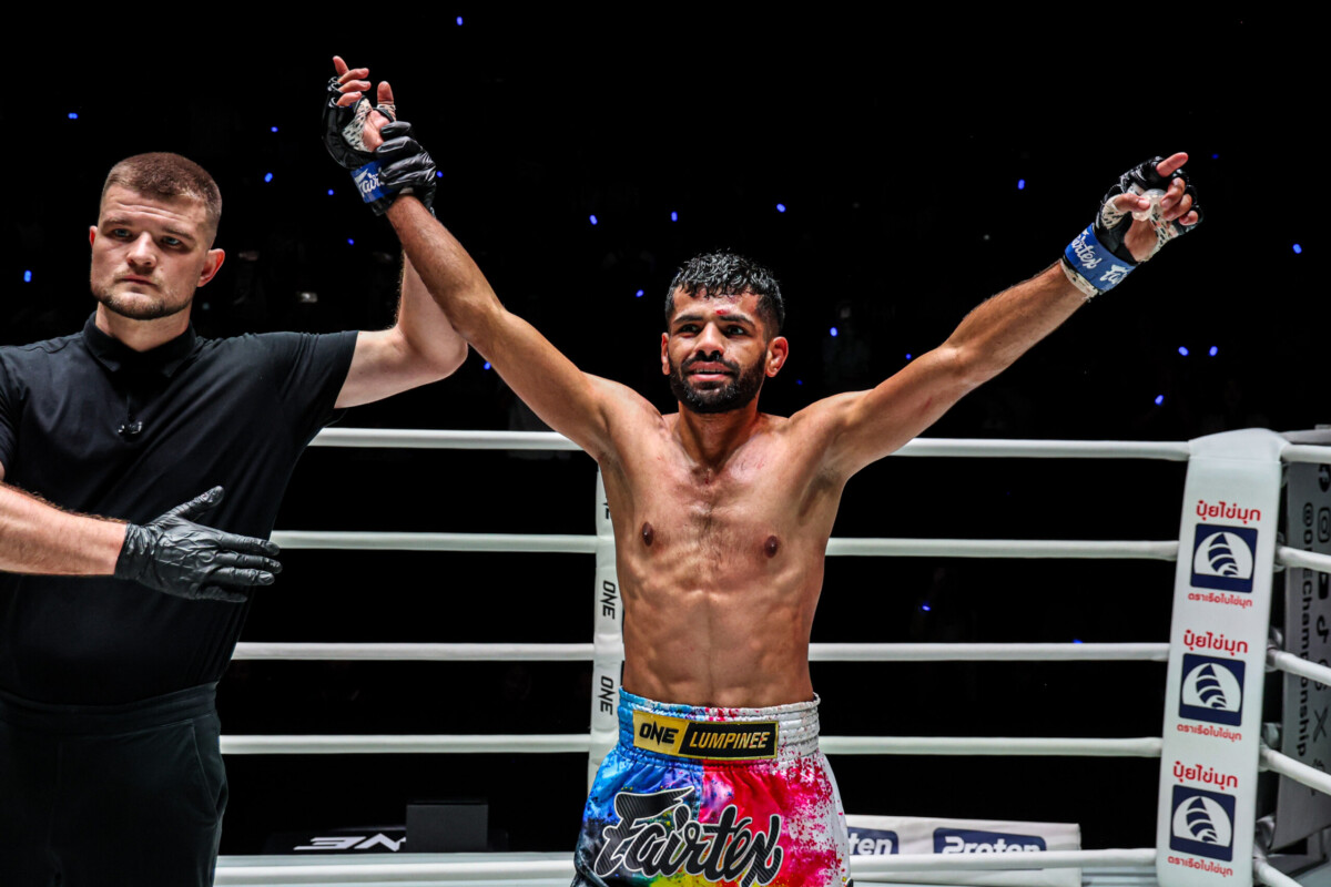Akram Hamidi celebrates his win over Watcharaphon Laochokcharoen at ONE Friday Fights 164.