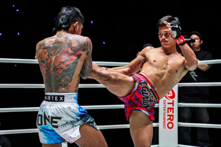 Khunsuk goes high with a kick against YodUdon at ONE Friday Fights 176.