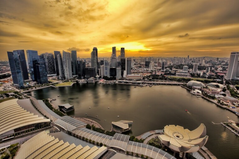 Singapore skyline 768x512