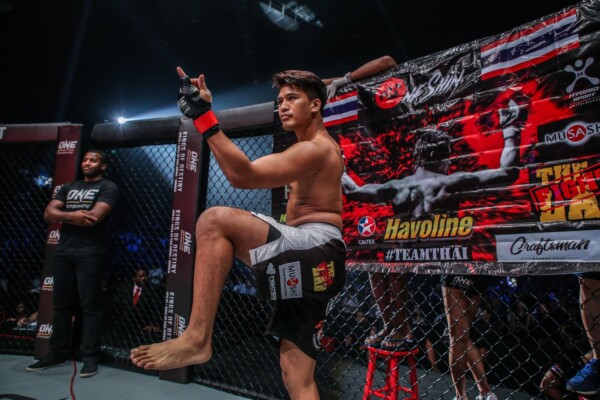 Shannon Wiratchai vs Richard Corminal IMG_6884 600x400
