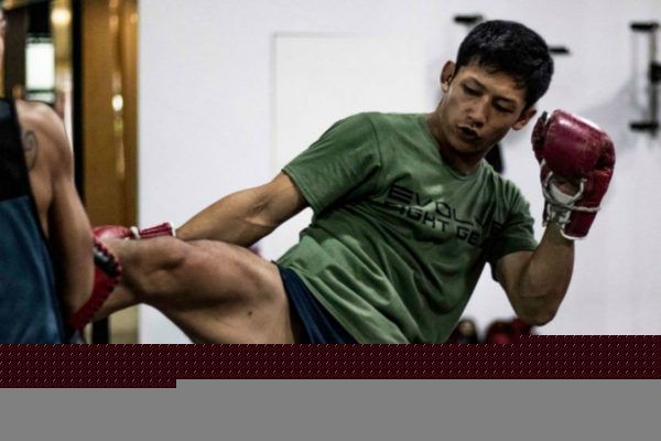 Hiroki Akimoto kick 600x400