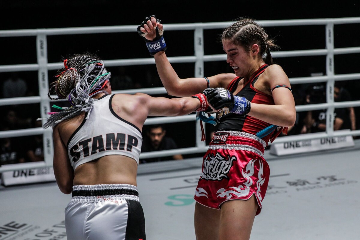 Stamp Fairtex Melawan Alma Juniku