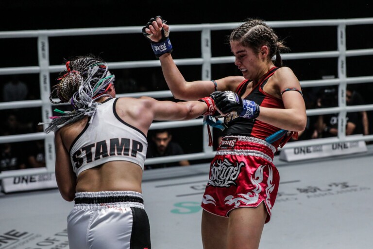 Stamp Fairtex Melawan Alma Juniku