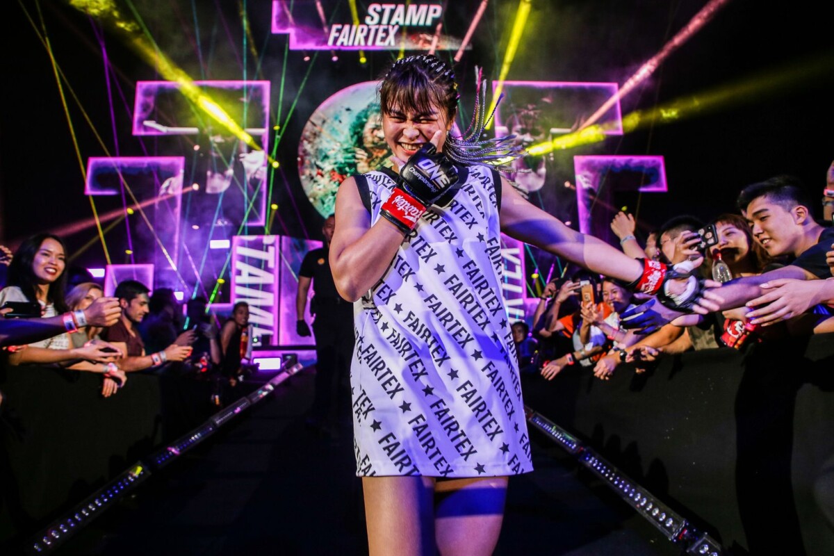 Stamp Fairtex Memasuki Arena