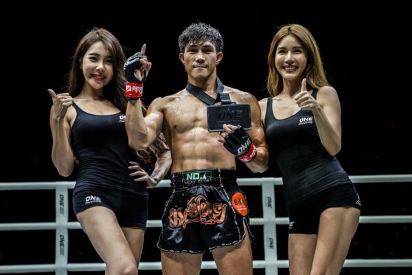 Nguyen Tran Duy Nhat defeats Azwan Che Wil at ONE IMMORTAL TRIUMPHDUX 1894 600x400