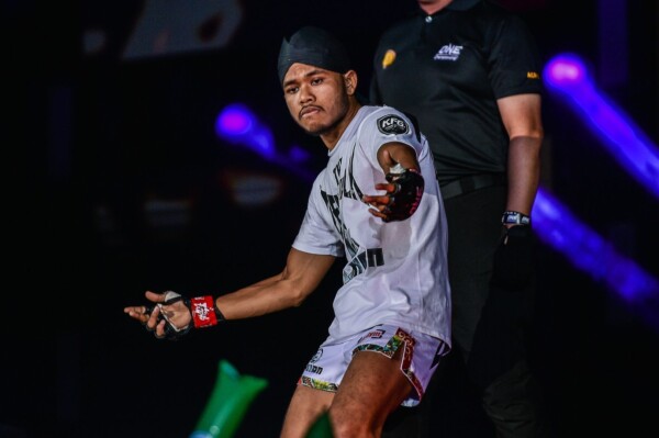 Adi Paryanto at ONE DAWN OF VALOR D4X_8140 600x399