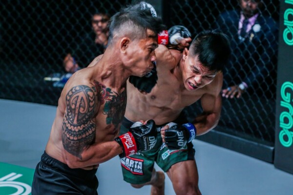 Elipitua Siregar defeats Egi Rozten at ONE DAWN OF VALOR DC DUX_0179 600x400