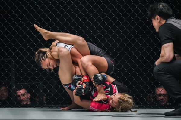Itsuki Hirata defeats Rika Ishige at ONE CENTURY DA 0791 600x399