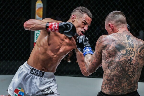 Regian Eersel defeats Nieky Holzken at ONE DAWN OF VALOR DC DUX_4542 600x400
