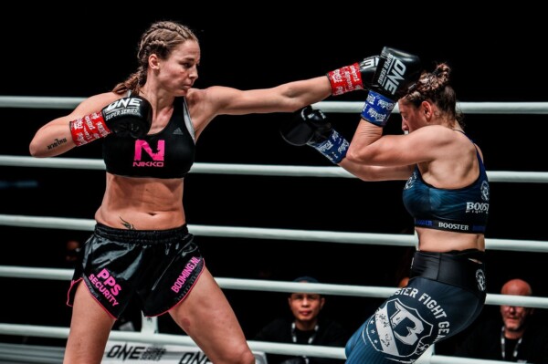 Christina Breuer defeats Jorina Baars at ONE AGE OF DRAGONS YK 6558 600x399